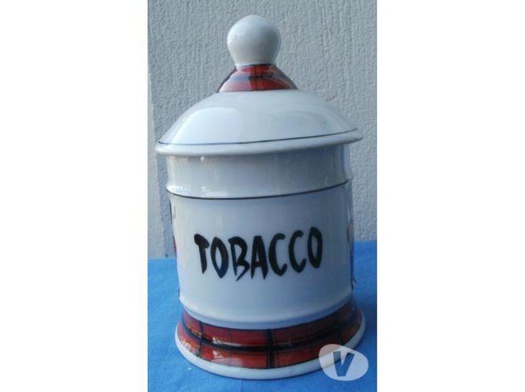 Décoration - art Tarn-et-Garonne Montauban - 82000 - Photos Vivastreet POT à TABAC en porcelaine, estampillé J. GUET ALBI