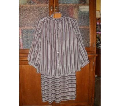 Vêtements occasion Montauban Tarn-et-Garonne - Photos Vivastreet Ensemble jupe et chemisier taille 38