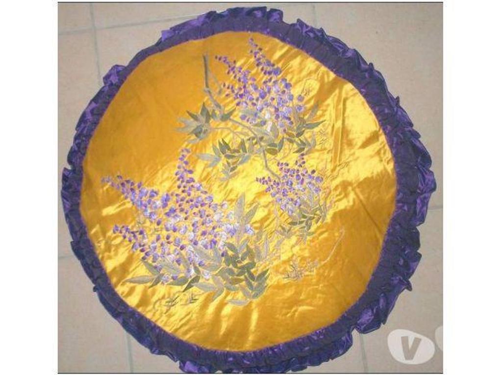 Décoration - art Tarn-et-Garonne Montauban - 82000 - Photos Vivastreet Ancien coussin rond brodé Diamètre total 67 cm