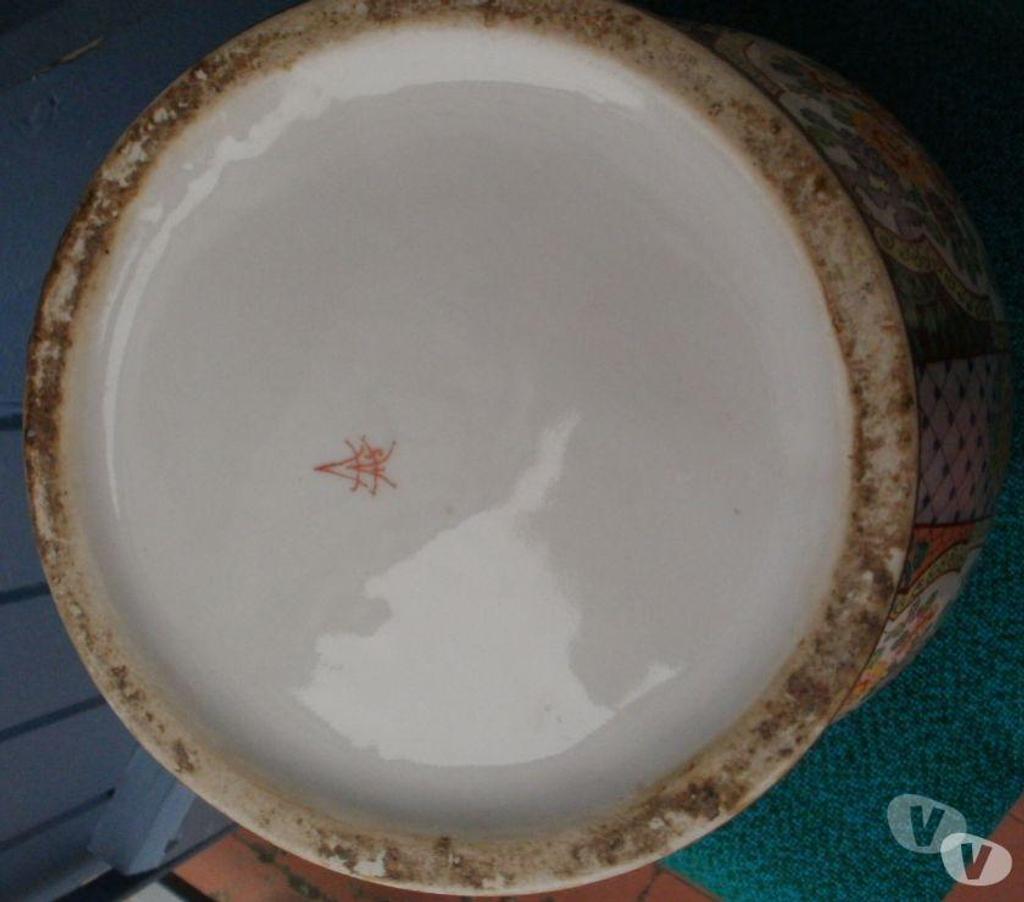 Décoration - art Tarn-et-Garonne Montauban - 82000 - Photos Vivastreet Grande potiche en faience ou porcelaine H. 43 cm