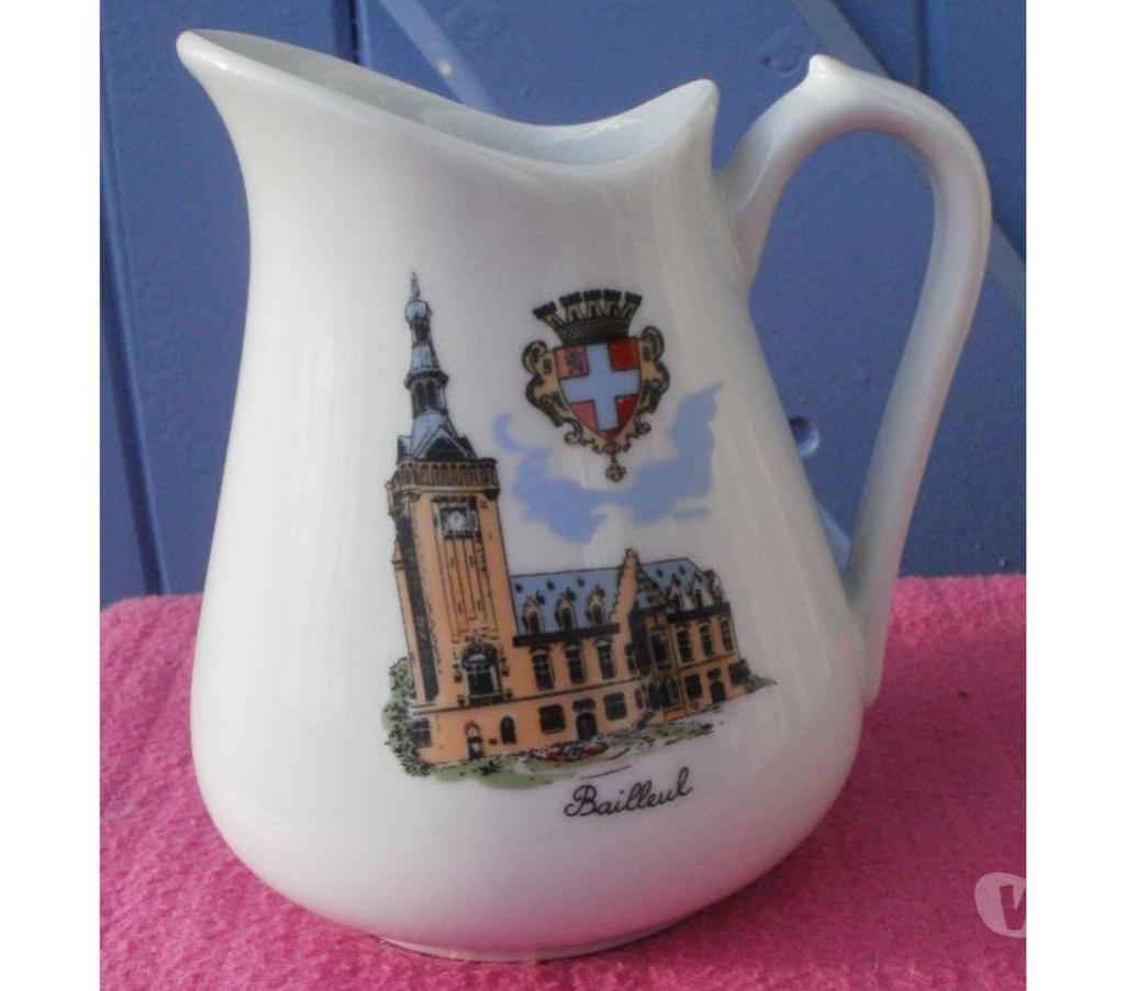 Ameublement & art de la table Tarn-et-Garonne Montauban - 82000 - Photos Vivastreet POT à lait ou crème,décor de la ville de Bailleul