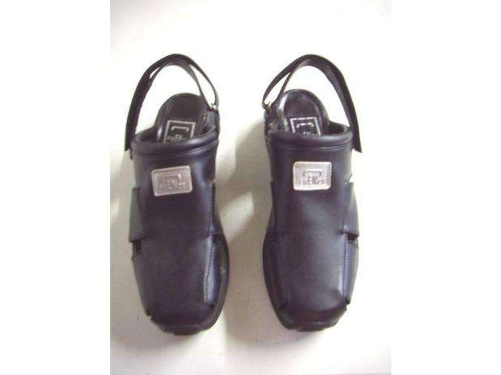 Chaussures Bas-Rhin Bouxwiller - 67330 - Photos Vivastreet Derbys Noir à sangles scratch pt 37-neufs