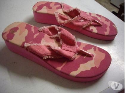 Chaussures et bottes occasion Bouxwiller Bas-Rhin - Photos Vivastreet Tongs chiffonées Rose pt 37-neuves- à 3 €