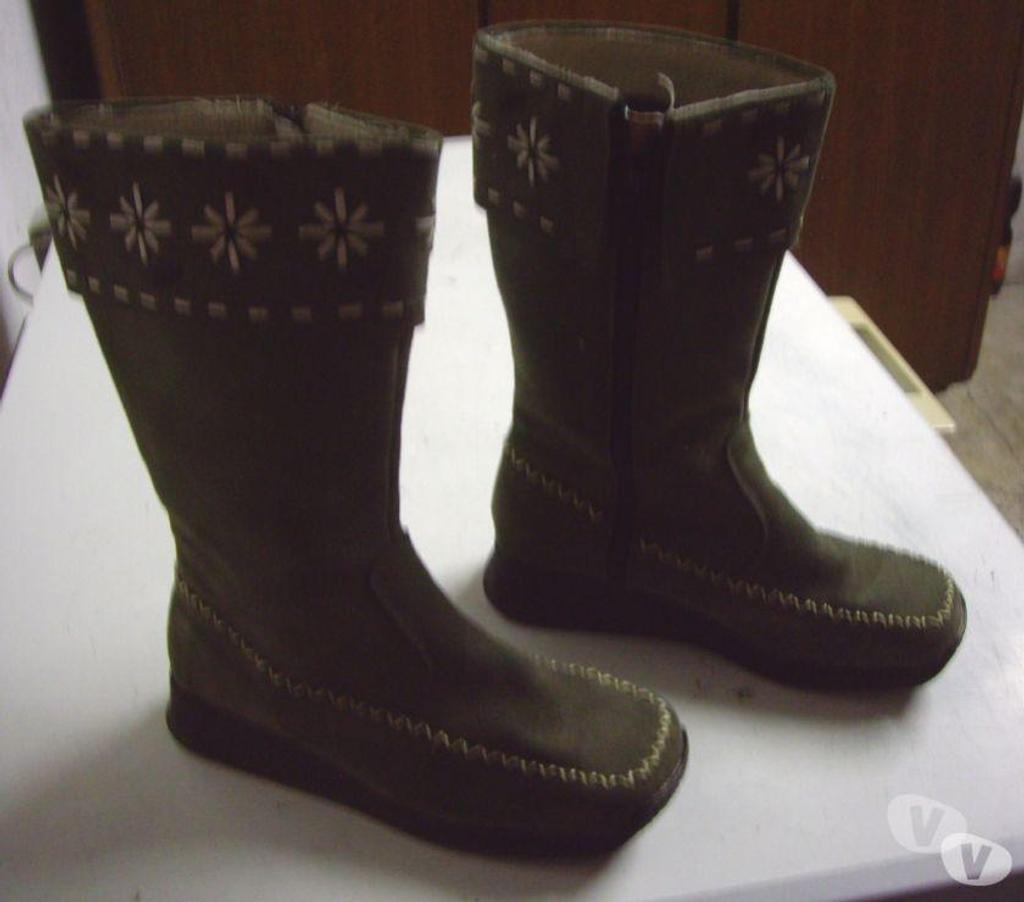Chaussures Bas-Rhin Bouxwiller - 67330 - Photos Vivastreet Bottes Noir bande imprimée pt 38 -neuves- à 18 €
