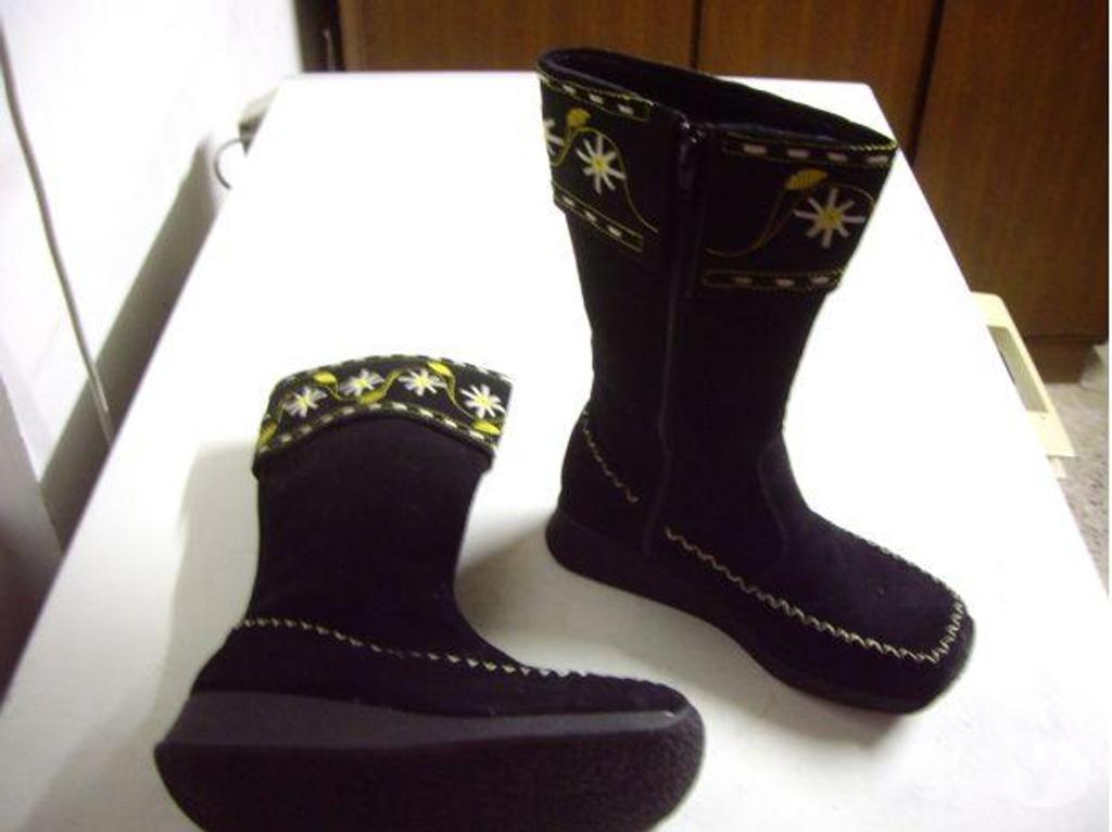 Chaussures Bas-Rhin Bouxwiller - 67330 - Photos Vivastreet Bottes Noir bande imprimée pt 38 -neuves- à 18 €