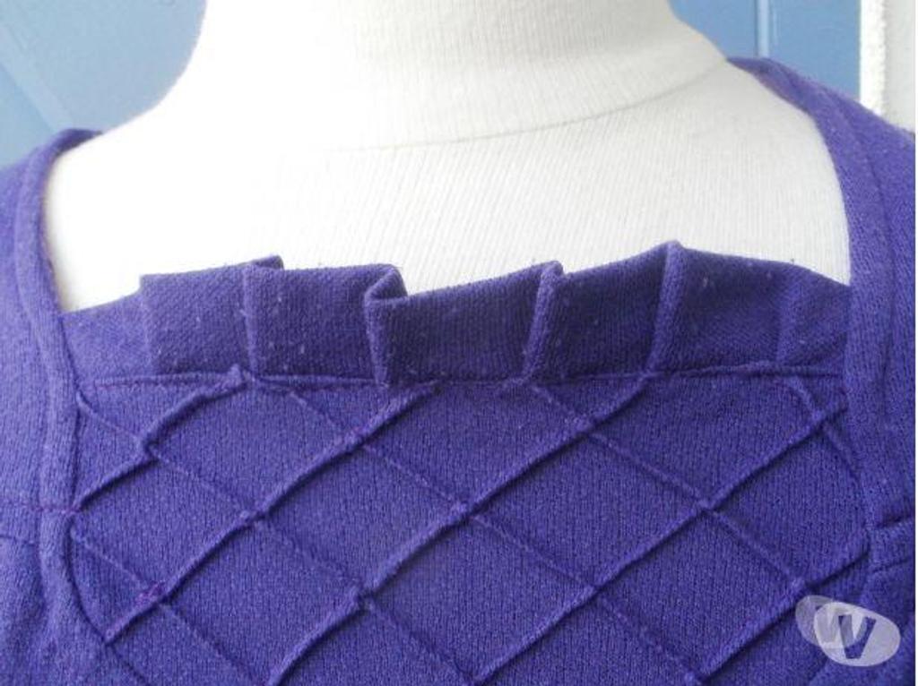 Vêtements occasion Tarn-et-Garonne Montauban - 82000 - Photos Vivastreet ROBE vintage violette (lainage) Taille 34