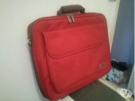 Accessoires - Bagagerie Loire-Atlantique St Herblain - 44800 - Photos Vivastreet Sacoche d'Ordinateur Portable ou Cartable Rouge 46 x36