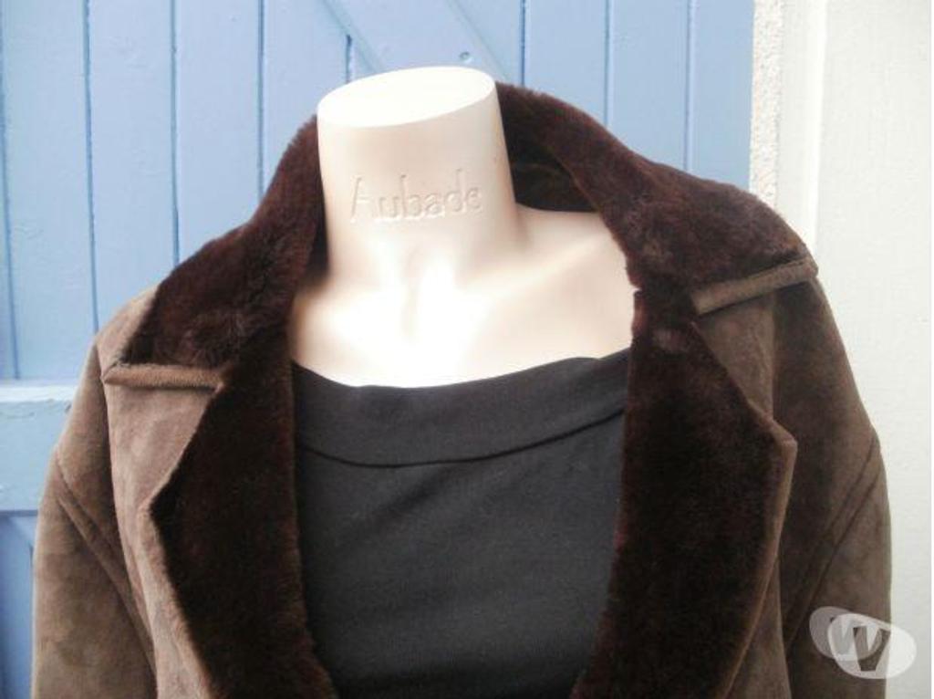Vêtements occasion Tarn-et-Garonne Montauban - 82000 - Photos Vivastreet MANTEAU en daim, grande taille, Françoise CATALO