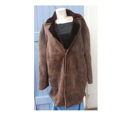Vêtements occasion Montauban Tarn-et-Garonne - Photos Vivastreet MANTEAU en daim, grande taille, Françoise CATALO