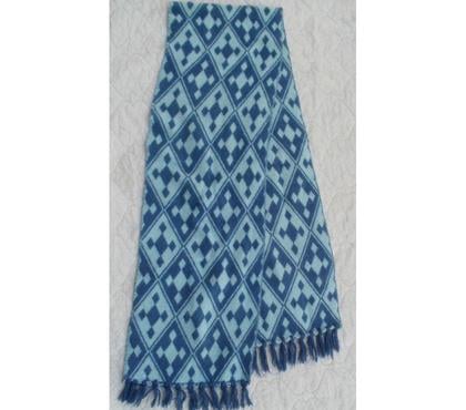 Vêtements occasion Montauban Tarn-et-Garonne - Photos Vivastreet ECHARPE chaude, bleue VINTAGE, motif avec losanges