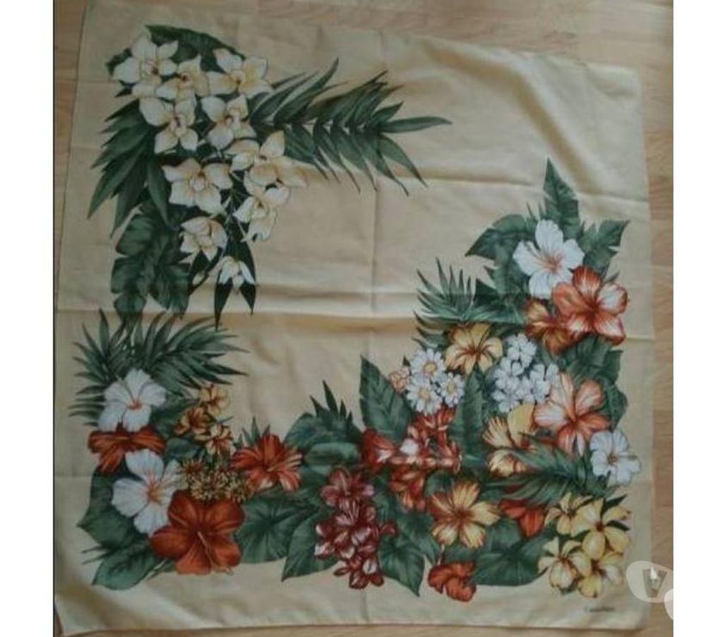 Accessoires - Bagagerie Tarn-et-Garonne Montauban - 82000 - Photos Vivastreet Foulard CASTELLANI (Italie) Carré de 76 cm