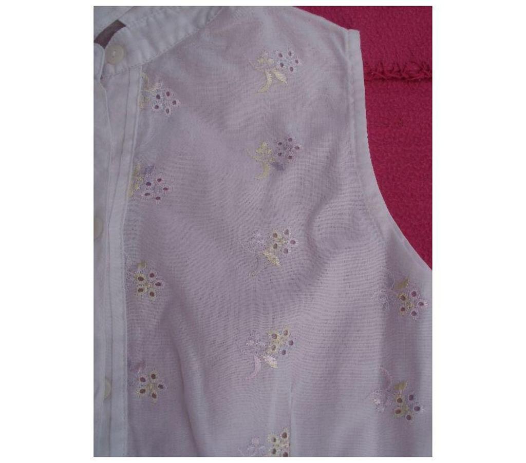Vêtements occasion Tarn-et-Garonne Montauban - 82000 - Photos Vivastreet Chemisier blanc brodé, taille 38 AMATA