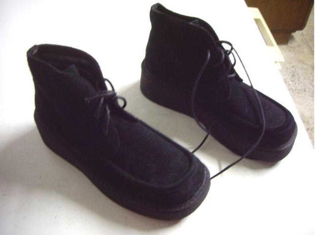 Chaussures Bas-Rhin Bouxwiller - 67330 - Photos Vivastreet Derbys Noir en daim à lacets pt 38-neuves- à 8 €