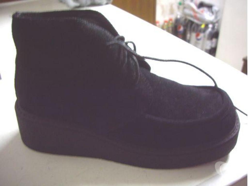 Chaussures Bas-Rhin Bouxwiller - 67330 - Photos Vivastreet Derbys Noir en daim à lacets pt 38-neuves- à 8 €