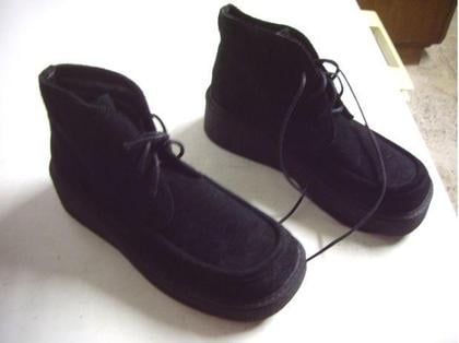 Chaussures et bottes occasion Bouxwiller Bas-Rhin - Photos Vivastreet Derbys Noir en daim à lacets pt 38-neuves- à 8 €