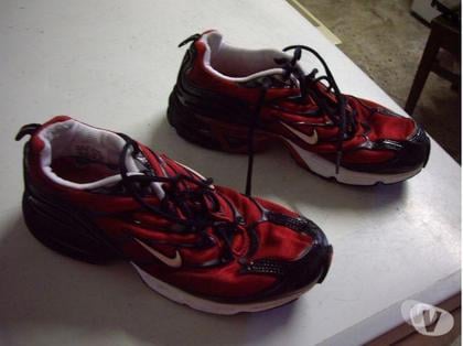 Chaussures et bottes occasion Bouxwiller Bas-Rhin - Photos Vivastreet Joggers à lacets Rouge-Noir pt 40 à 4 €
