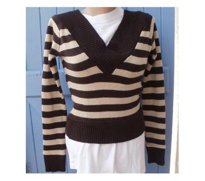 Vêtements occasion Montauban Tarn-et-Garonne - Photos Vivastreet PULL JENNYFER Taille S col en V