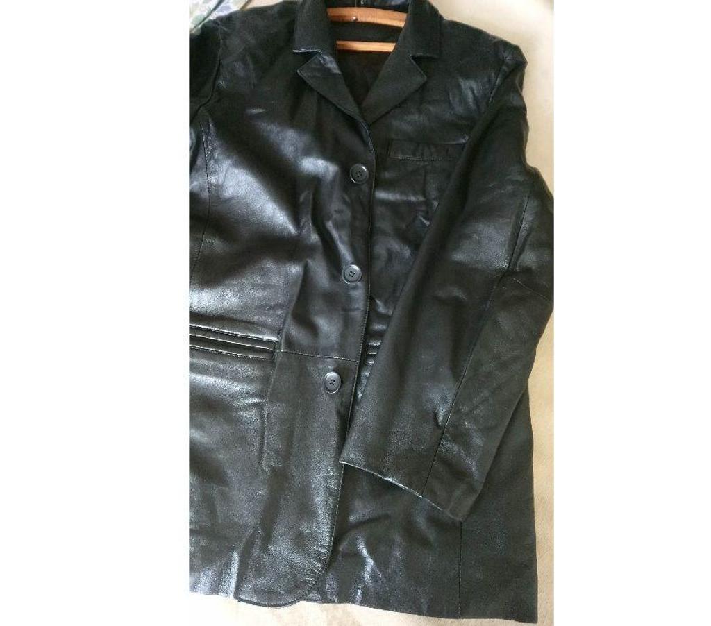 Vêtements occasion Seine-Saint-Denis La Courneuve - 93120 - Photos Vivastreet Veste en Cuir