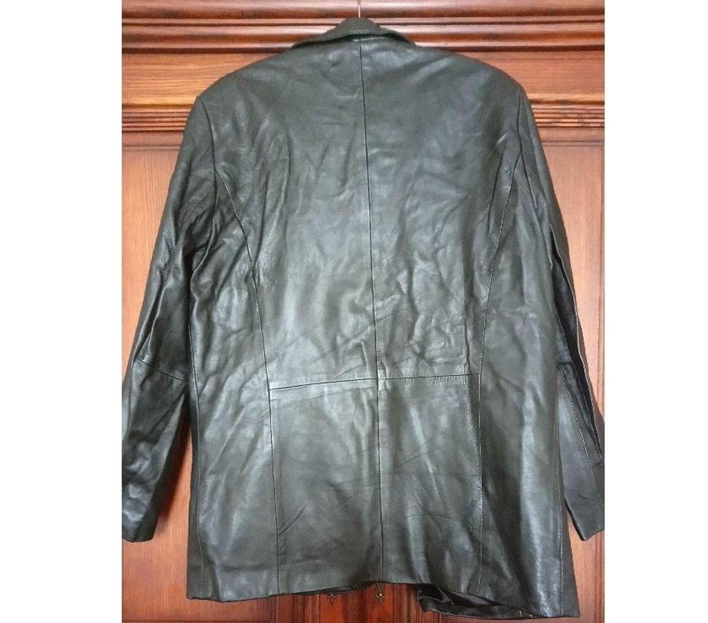 Vêtements occasion Seine-Saint-Denis La Courneuve - 93120 - Photos Vivastreet Veste en Cuir