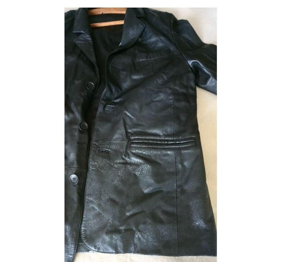 Vêtements occasion Seine-Saint-Denis La Courneuve - 93120 - Photos Vivastreet Veste en Cuir