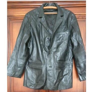 Vêtements occasion La Courneuve Seine-Saint-Denis - Photos Vivastreet Veste en Cuir