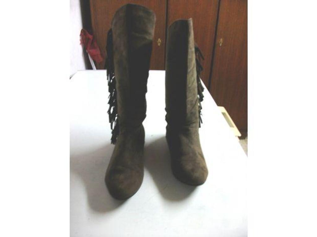 Chaussures Bas-Rhin Bouxwiller - 67330 - Photos Vivastreet Bottines Marron daim à franges pt 38 à 7 €