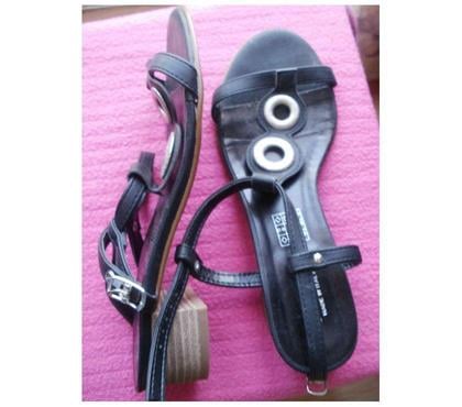 Chaussures et bottes occasion Montauban Tarn-et-Garonne - Photos Vivastreet Chaussures ouvertes, sandales SERENA Pointure 37