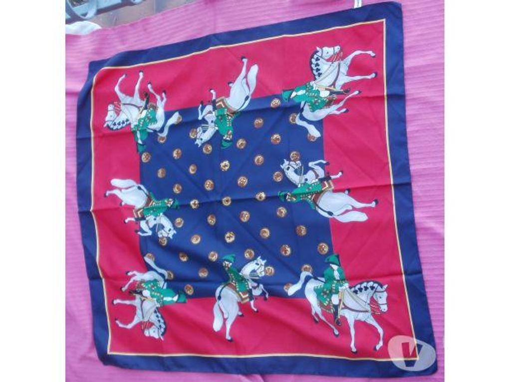Accessoires - Bagagerie Tarn-et-Garonne Montauban - 82000 - Photos Vivastreet FOULARD RELAIS (cavaliers chevaux) 75x77 cm