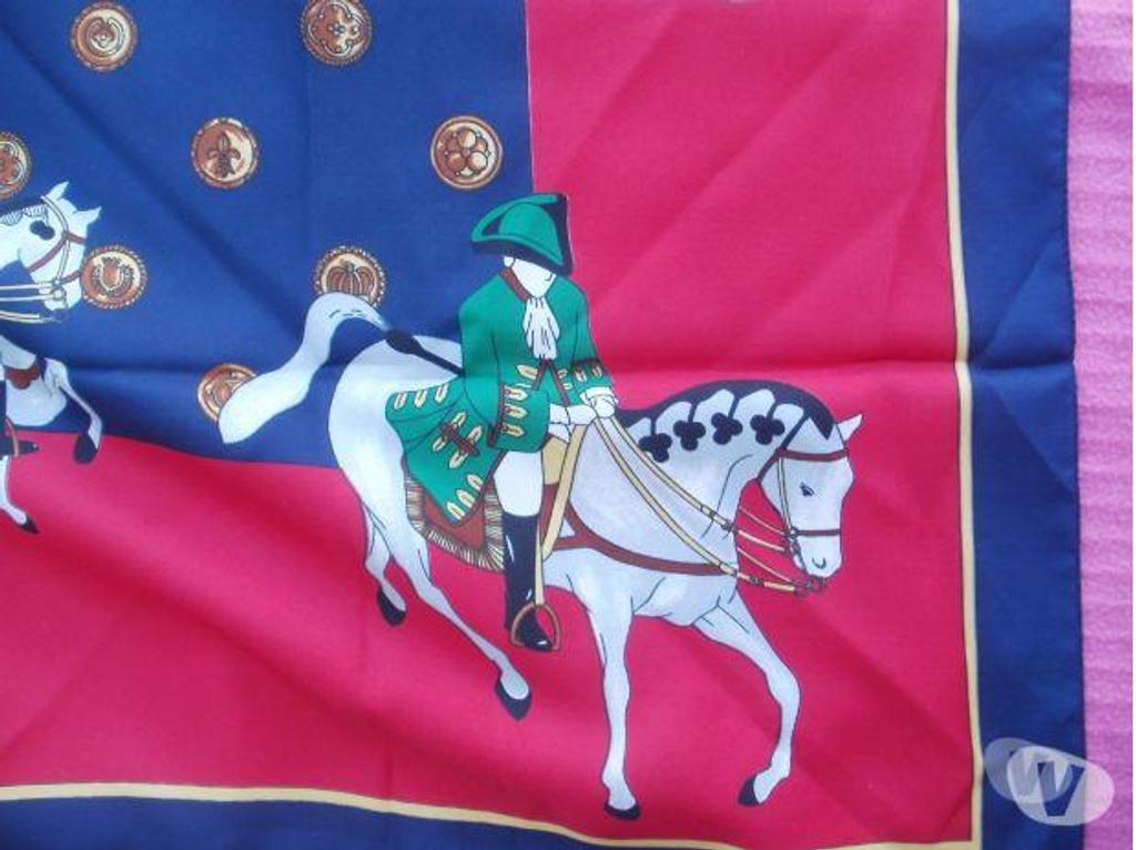 Accessoires - Bagagerie Tarn-et-Garonne Montauban - 82000 - Photos Vivastreet FOULARD RELAIS (cavaliers chevaux) 75x77 cm