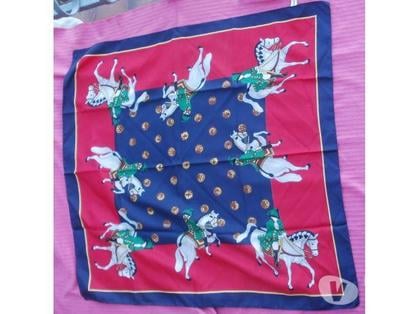 Accessoires - Bagagerie Montauban Tarn-et-Garonne - Photos Vivastreet FOULARD RELAIS (cavaliers chevaux) 75x77 cm