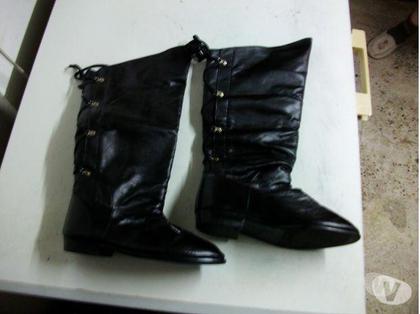 Chaussures et bottes occasion Bouxwiller Bas-Rhin - Photos Vivastreet Bottes Noir Vernies à lacets arrière pointure 38 à 8 €