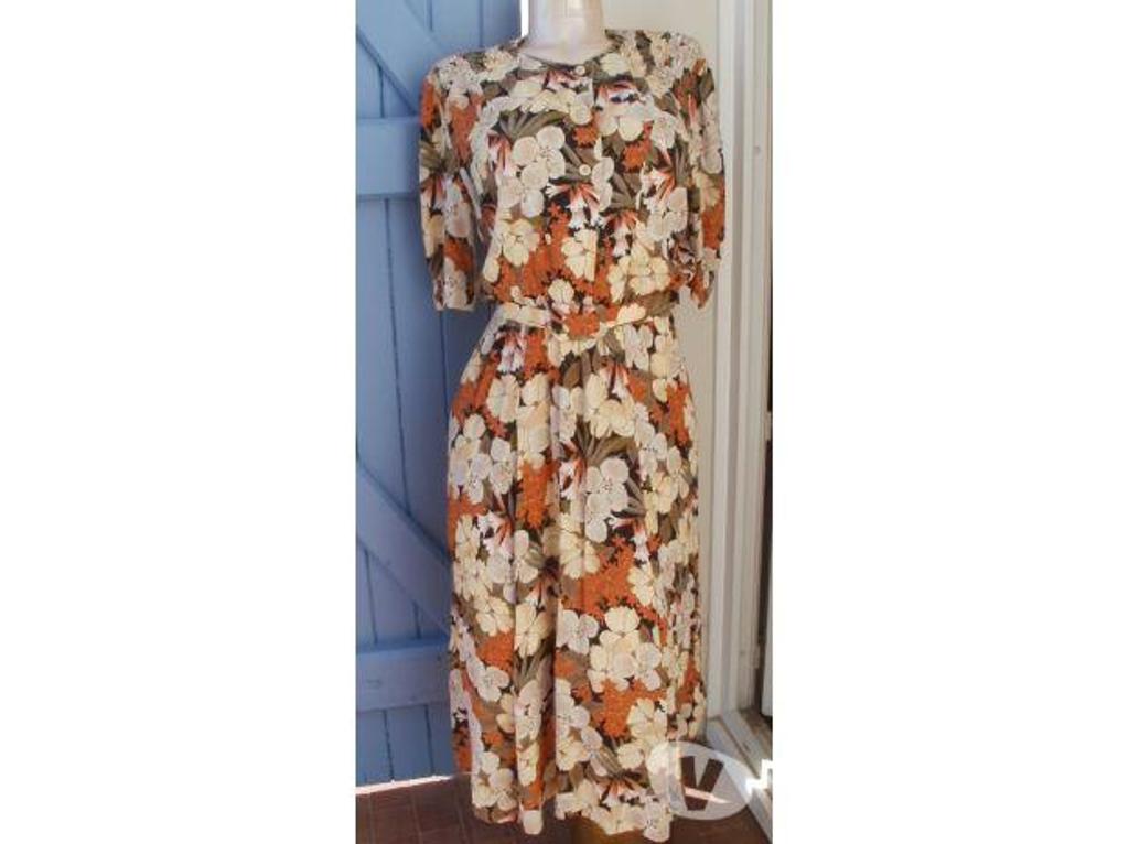Vêtements occasion Tarn-et-Garonne Montauban - 82000 - Photos Vivastreet ROBE Paul MAUNSNER Taille 3840