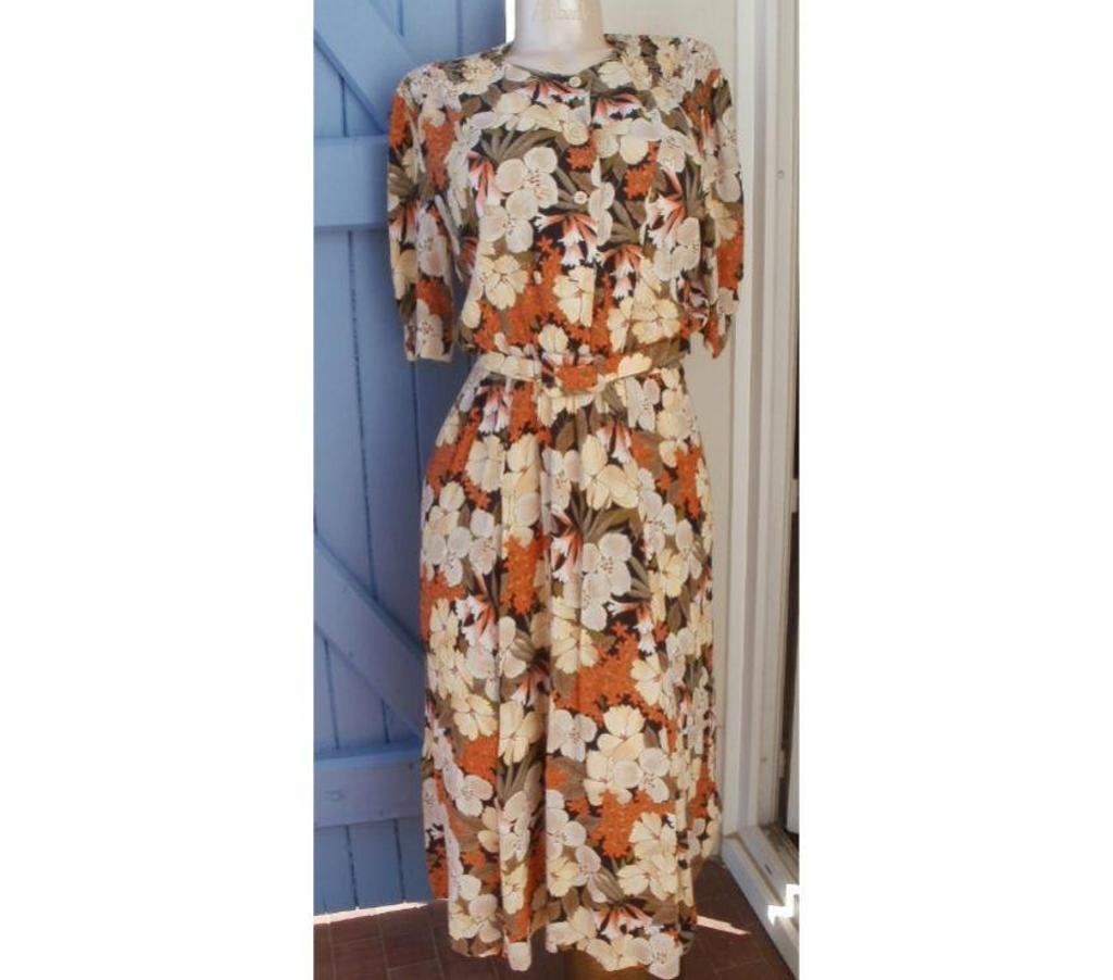 Vêtements occasion Tarn-et-Garonne Montauban - 82000 - Photos Vivastreet ROBE Paul MAUNSNER Taille 3840