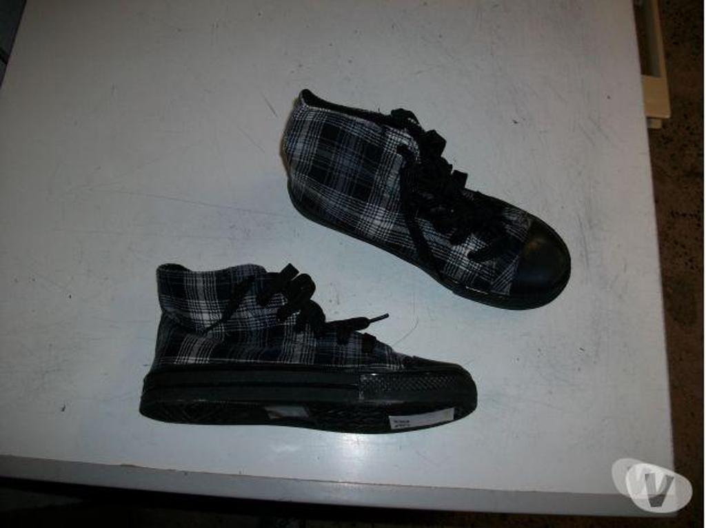 Chaussures Bas-Rhin Bouxwiller - 67330 - Photos Vivastreet Basket hautes noir quadrillées pt 38-neuves- à 7 €