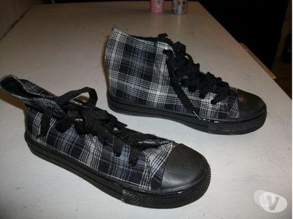 Chaussures et bottes occasion Bouxwiller Bas-Rhin - Photos Vivastreet Basket hautes noir quadrillées pt 38-neuves- à 7 €