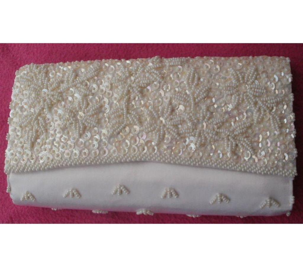 Accessoires - Bagagerie Tarn-et-Garonne Montauban - 82000 - Photos Vivastreet Pochette neuve, décorée de petites perles