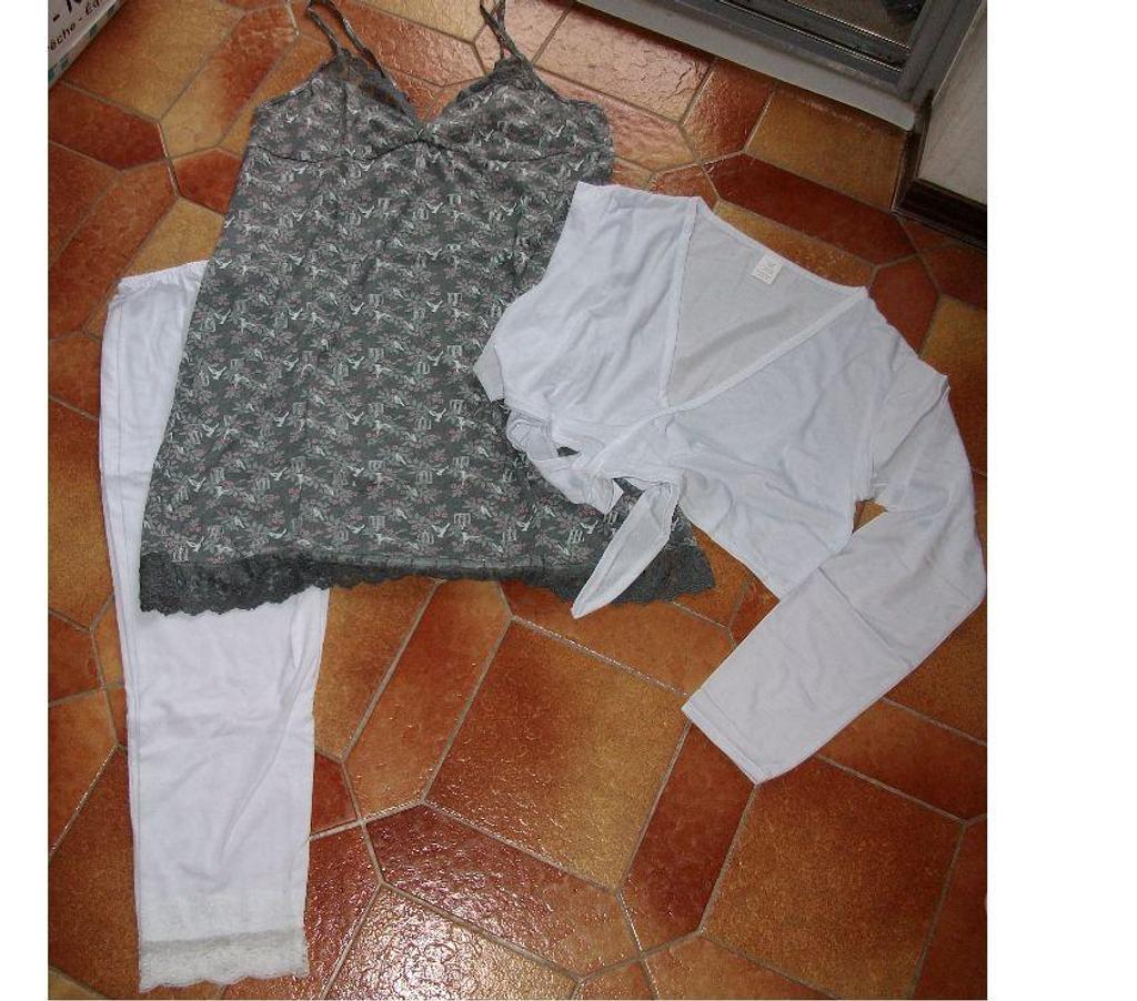 Vêtements occasion Bas-Rhin Bouxwiller - 67330 - Photos Vivastreet Pyjamas neufs Femme Taille 42-44 et T.XL