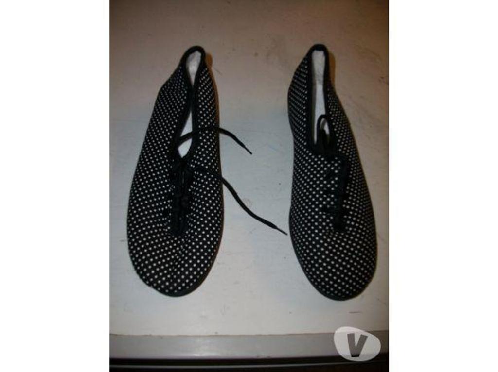 Chaussures Bas-Rhin Bouxwiller - 67330 - Photos Vivastreet Toiles à lacets et à talons Noir Pois Blanc pt 39-neuves