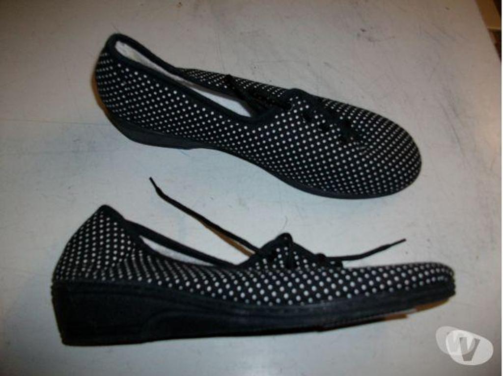 Chaussures Bas-Rhin Bouxwiller - 67330 - Photos Vivastreet Toiles à lacets et à talons Noir Pois Blanc pt 39-neuves