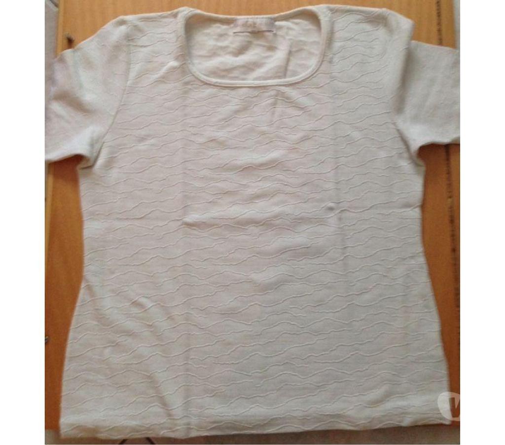 Vêtements occasion Seine-et-Marne Meaux - 77100 - Photos Vivastreet Lot de 4 T-SHIRTS femme taille 46 