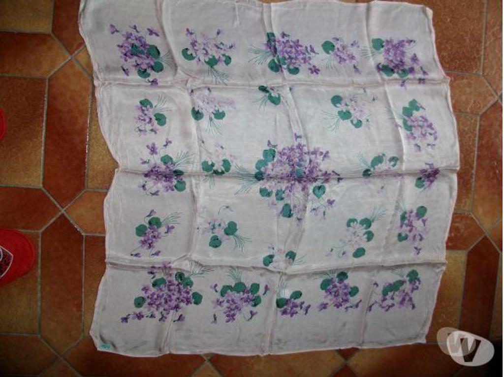 Vêtements occasion Bas-Rhin Bouxwiller - 67330 - Photos Vivastreet Foulards Femme à 0,50 € pièce