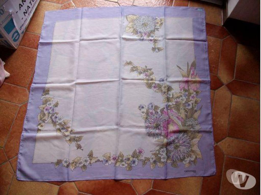 Vêtements occasion Bas-Rhin Bouxwiller - 67330 - Photos Vivastreet Foulards Femme à 0,50 € pièce