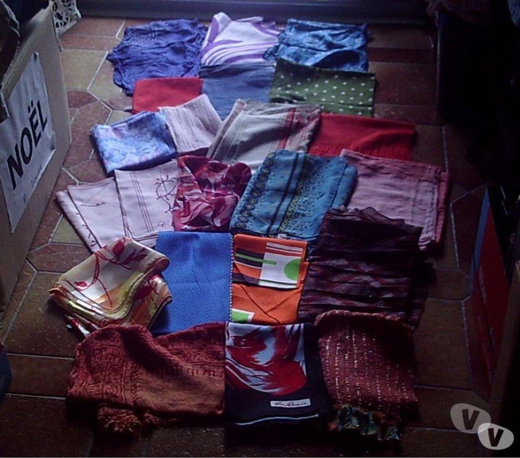 Vêtements occasion Bas-Rhin Bouxwiller - 67330 - Photos Vivastreet Foulards Femme à 0,50 € pièce