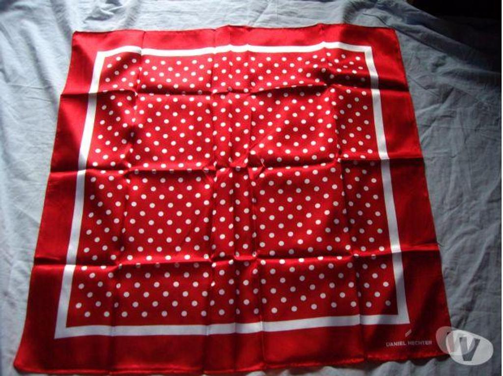 Accessoires - Bagagerie Bas-Rhin Bouxwiller - 67330 - Photos Vivastreet Foulards femme à 1 € pièce