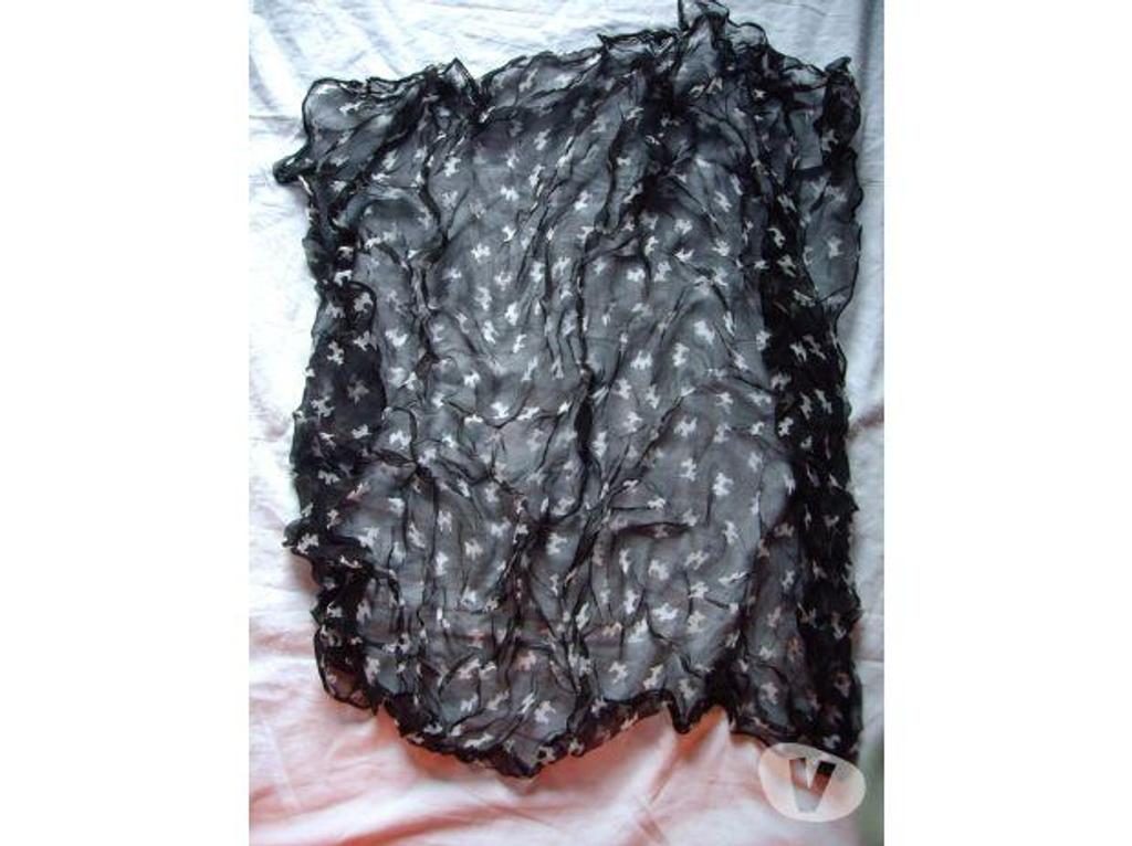 Accessoires - Bagagerie Bas-Rhin Bouxwiller - 67330 - Photos Vivastreet Foulards femme à 1 € pièce