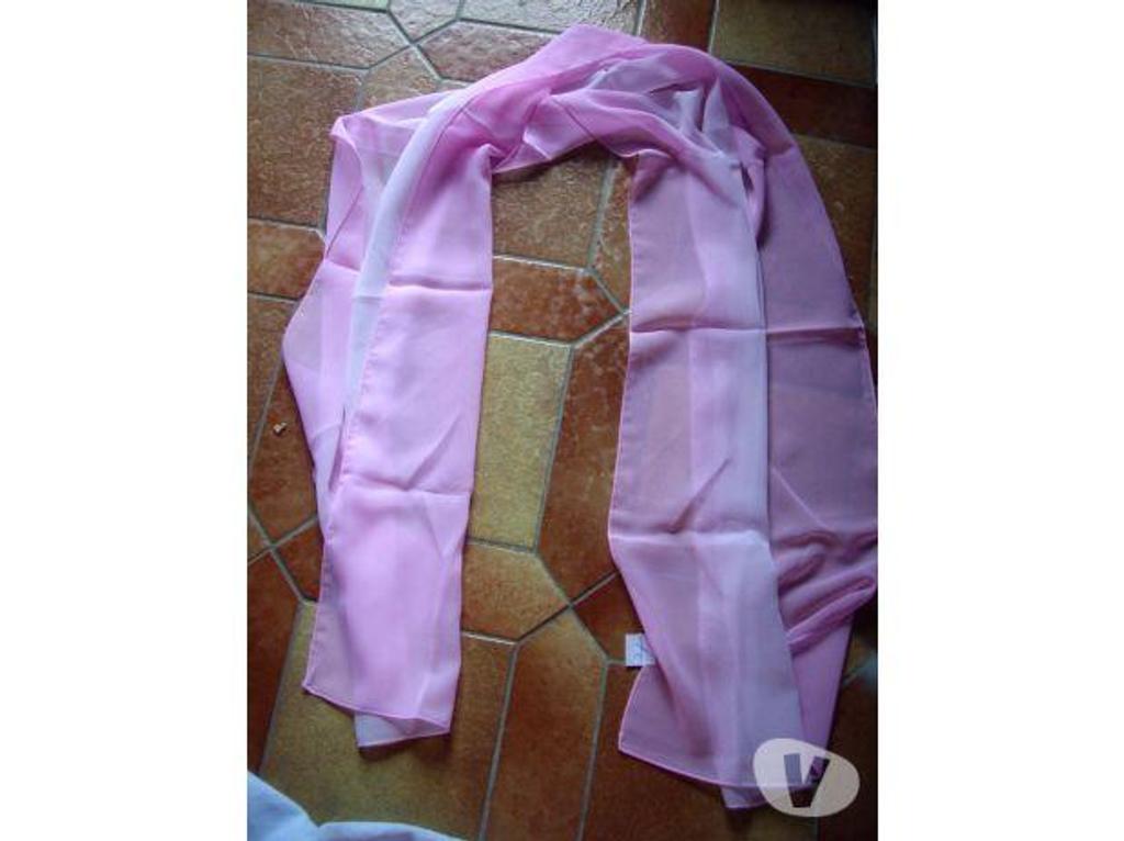Accessoires - Bagagerie Bas-Rhin Bouxwiller - 67330 - Photos Vivastreet Foulards femme à 1 € pièce