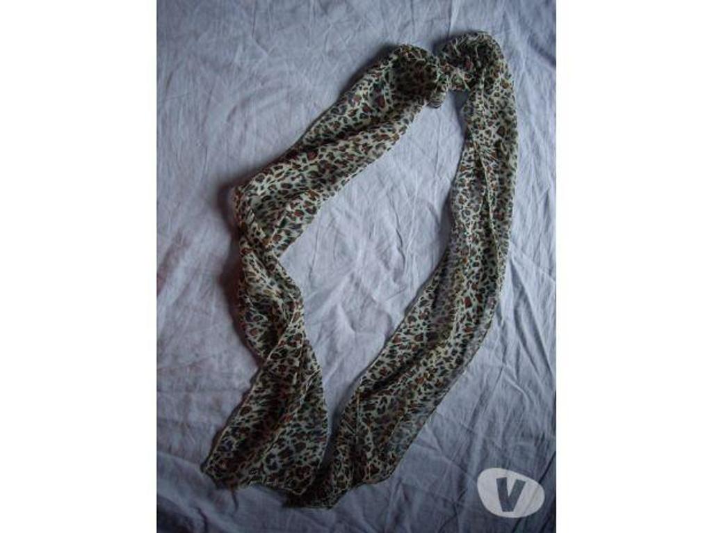 Accessoires - Bagagerie Bas-Rhin Bouxwiller - 67330 - Photos Vivastreet Foulards femme à 1 € pièce