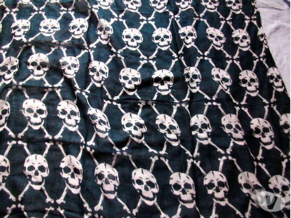 Vêtements occasion Bas-Rhin Bouxwiller - 67330 - Photos Vivastreet Foulard Mixte "Rebelle"