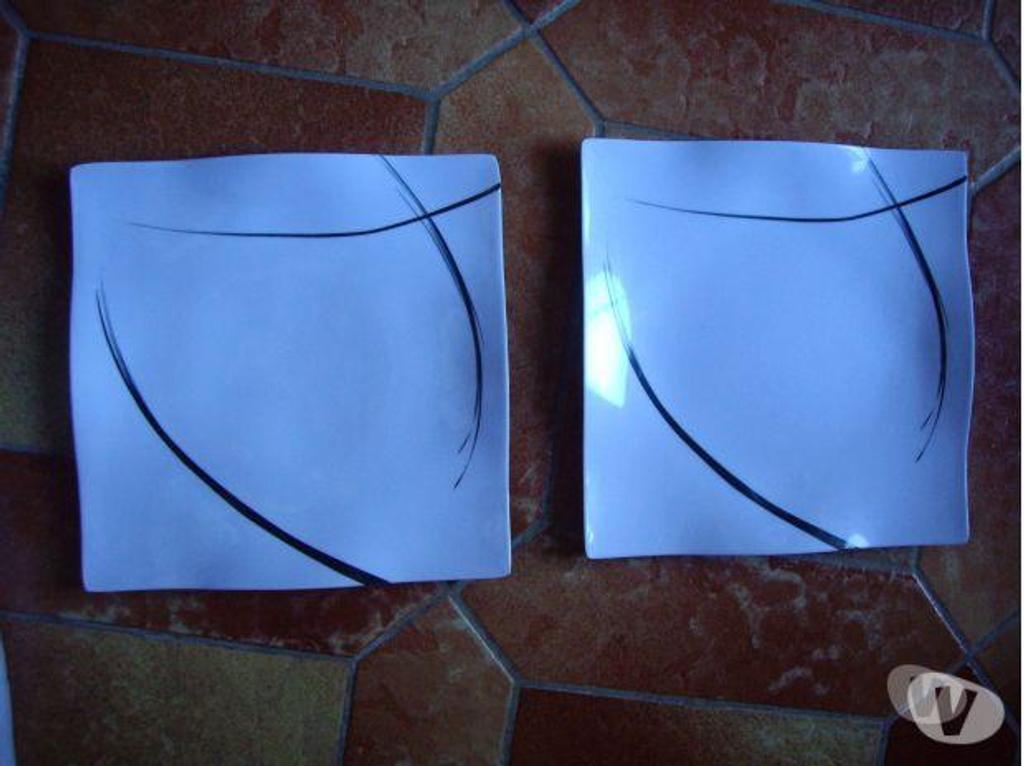 Ameublement & art de la table Bas-Rhin Bouxwiller - 67330 - Photos Vivastreet Lot de 6 assiettes carrées en plastique à 2 €