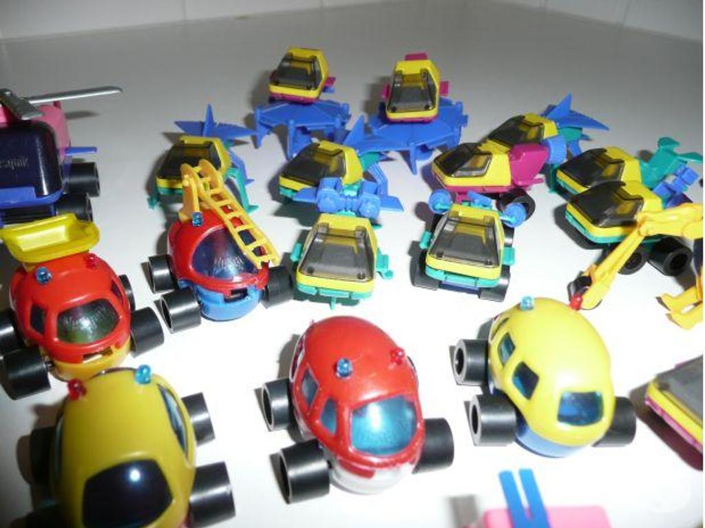 Jeux - Jouets Seine-et-Marne Meaux - 77100 - Photos Vivastreet Lot de jouets KINDER, NESQUICK 